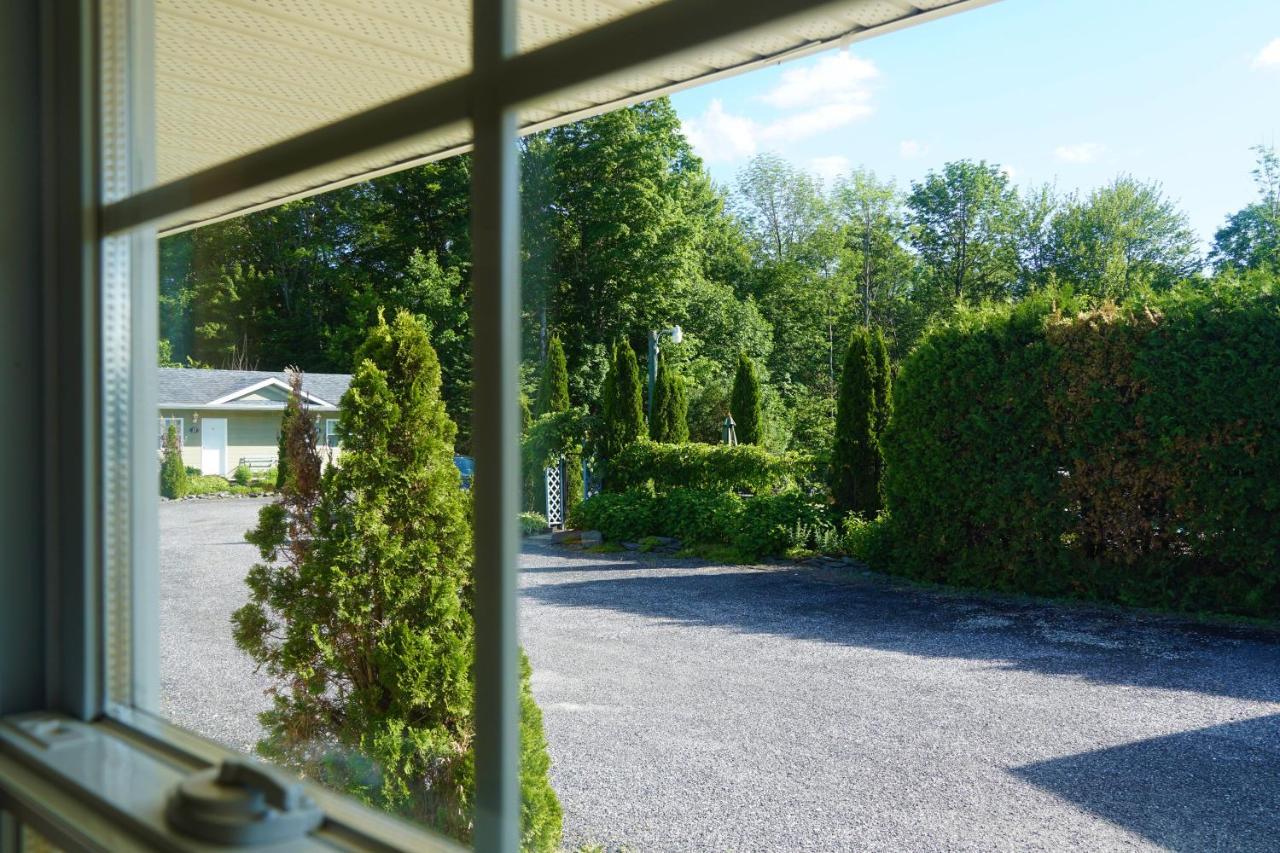 Motel Des Cedres Sherbrooke Exteriör bild