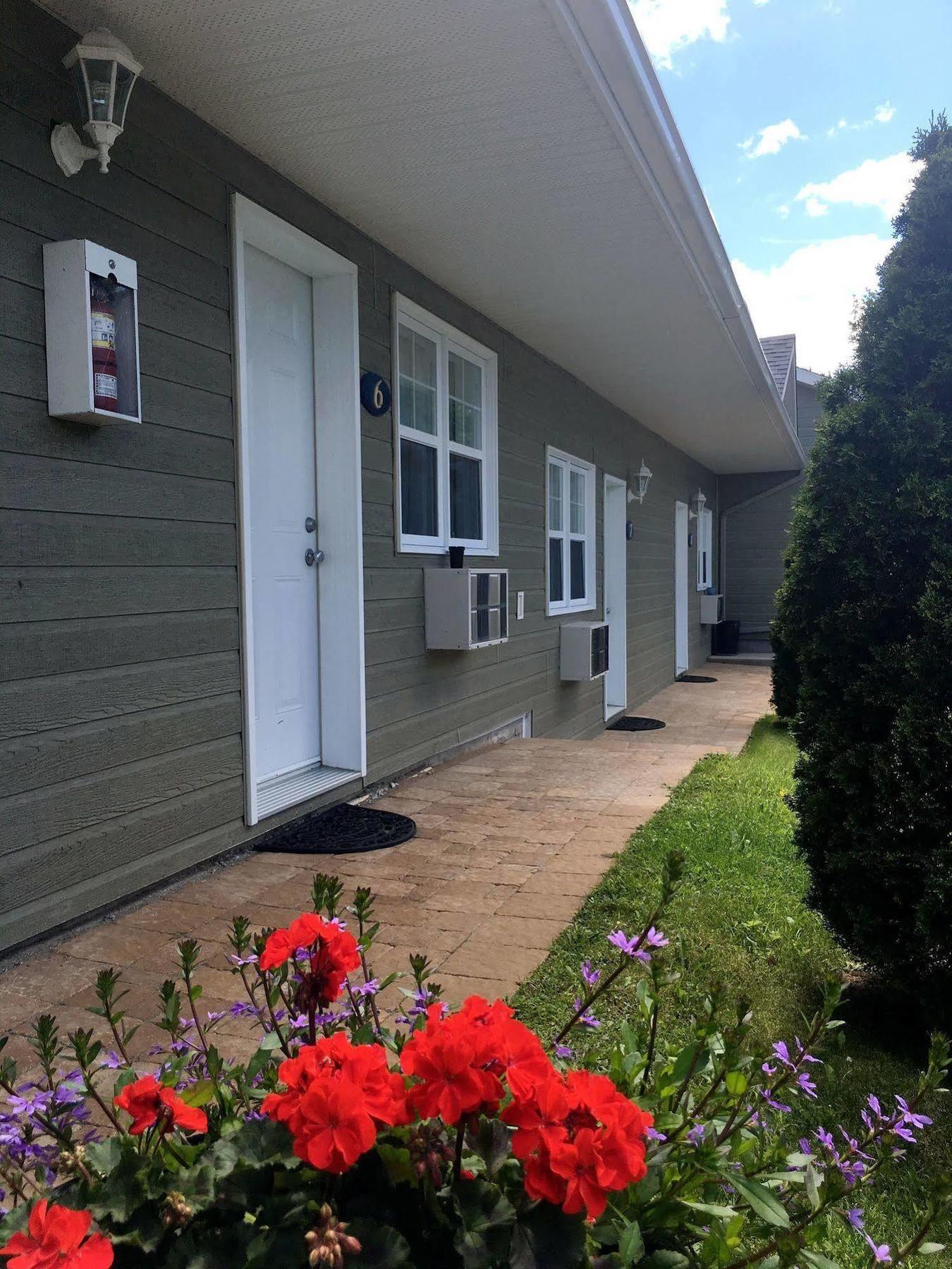 Motel Des Cedres Sherbrooke Exteriör bild