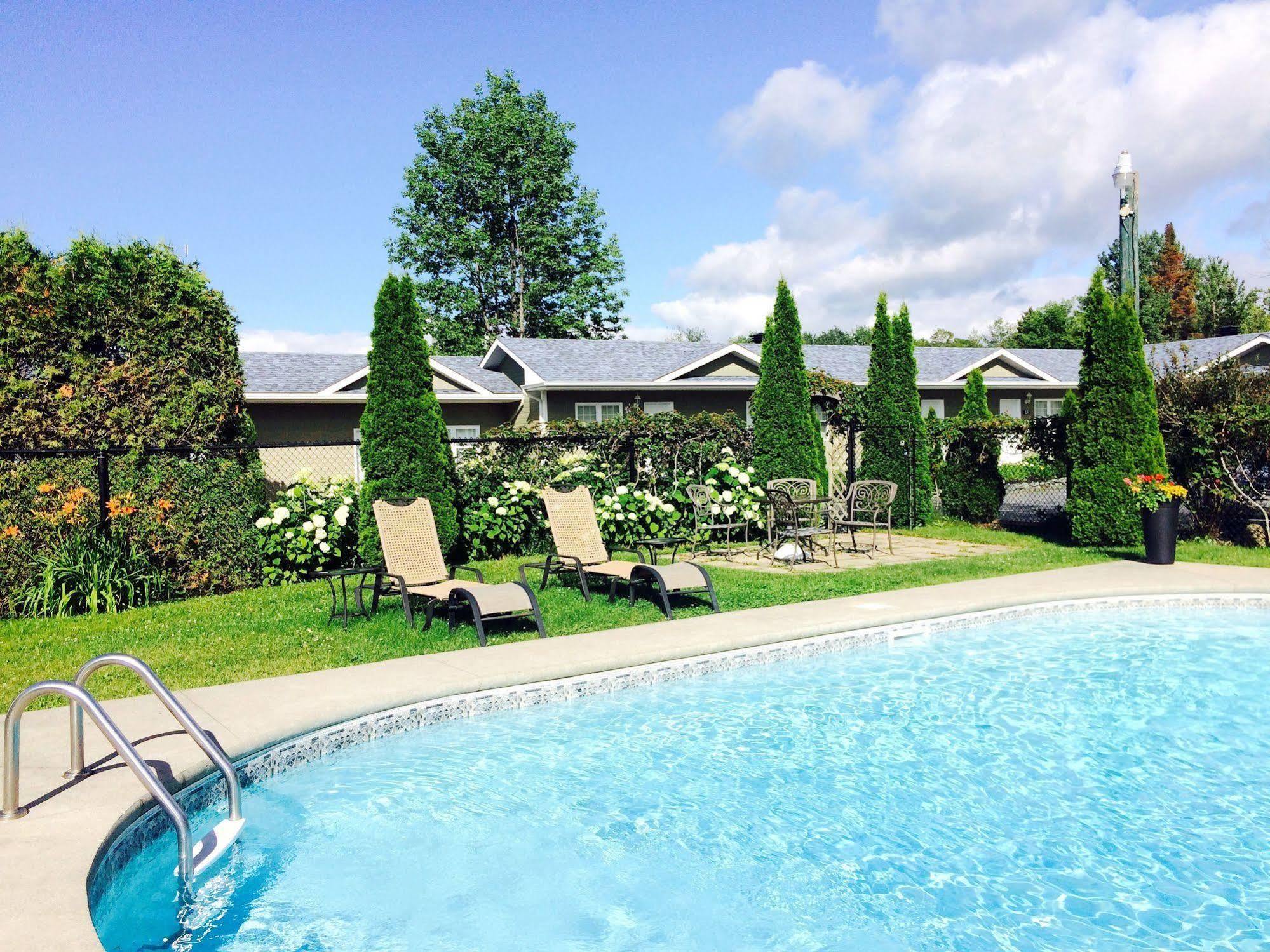 Motel Des Cedres Sherbrooke Exteriör bild