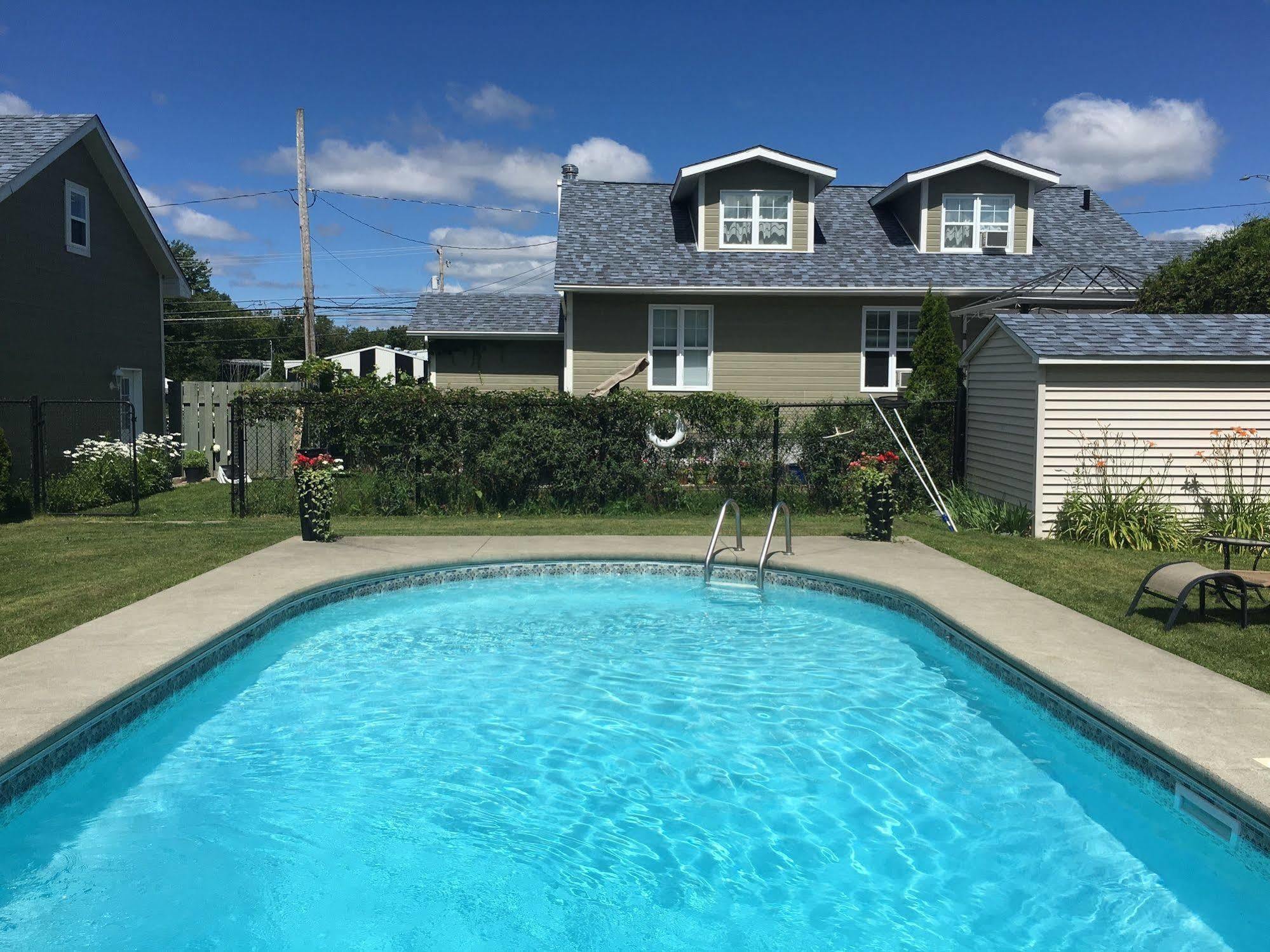 Motel Des Cedres Sherbrooke Exteriör bild